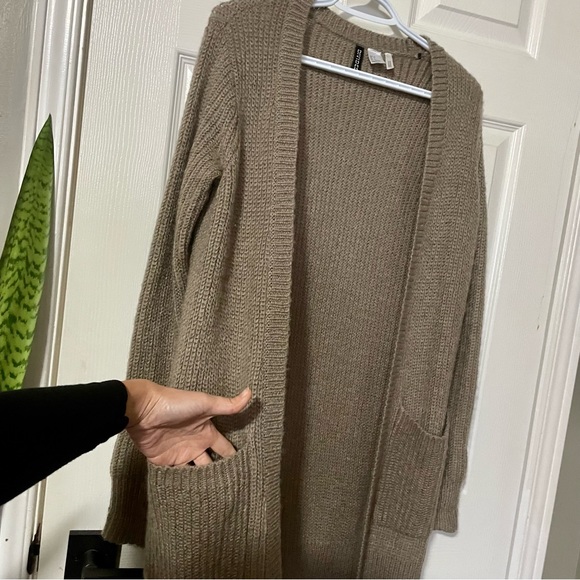H&M Open Front Mohair, Wool and Acrylic Blend Knit Cardigan w/Two Front Pockets - Picture 5 of 8
